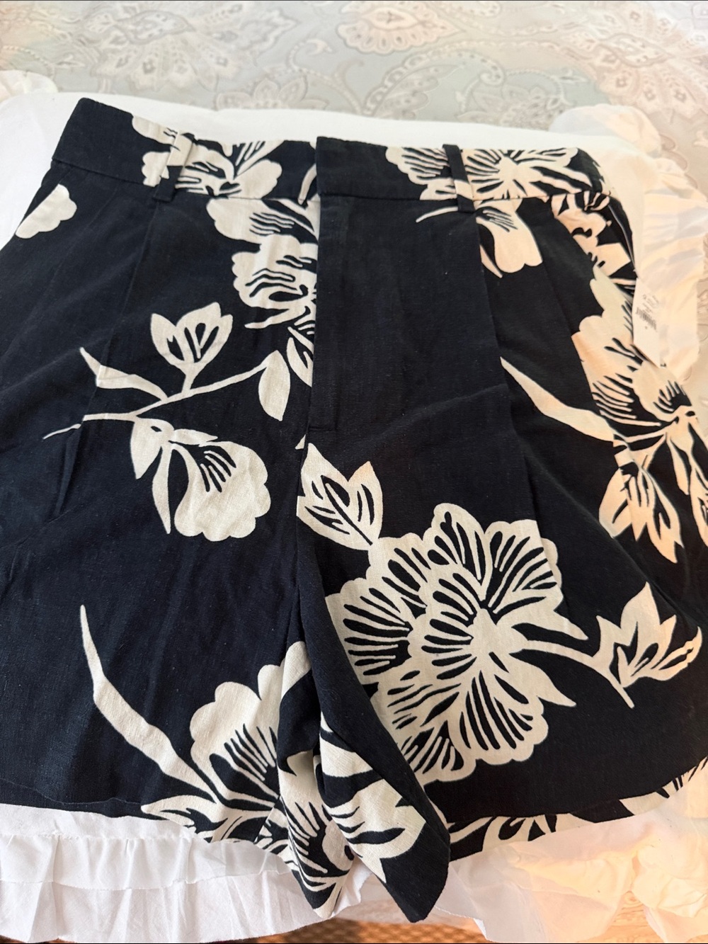 Gap Black and White Floral linen shorts